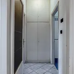 Guesthost - Roomy With Balcony And Parking!