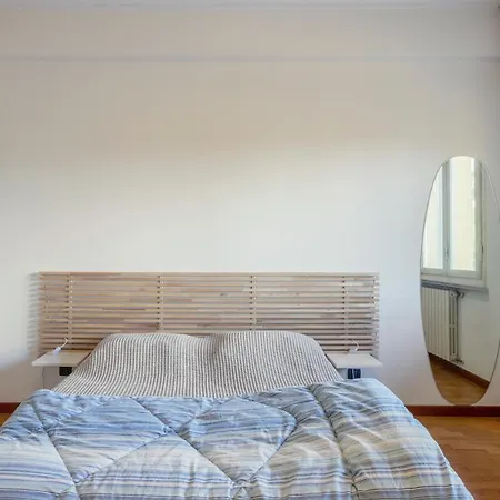 Roomy With Balcony And Parking! * Lucca