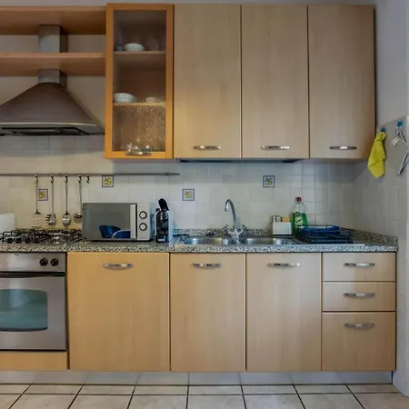 Daire Roomy With Balcony And Parking! *