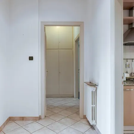 Daire Roomy With Balcony And Parking!