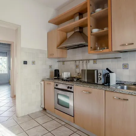 Roomy With Balcony And Parking! *