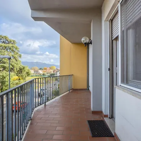 Roomy With Balcony And Parking! * Lucca