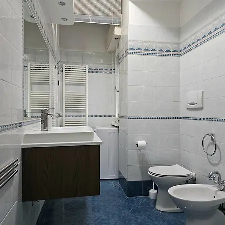 Roomy With Balcony And Parking! Daire