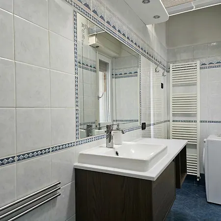 Daire Roomy With Balcony And Parking! Lucca